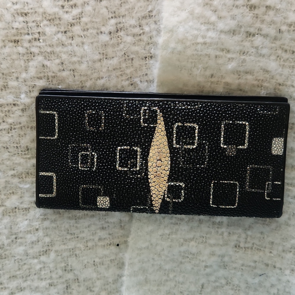 FINDIG AQ533-01, STINGRAY SKIN WALLET, MADE IN THAILAND